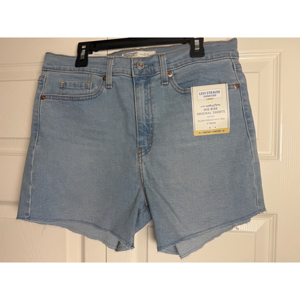 Signature by Levi Strauss Gold Heritage Mid Rise Original Shorts Light Wash
